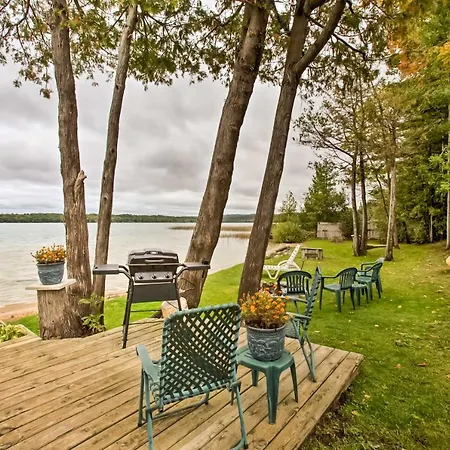 Little Traverse Lake Cottage Beach Access And Dock!